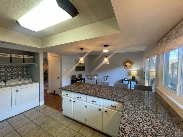 1721 HOBBITS GLEN DR, Germantown, TN 38138