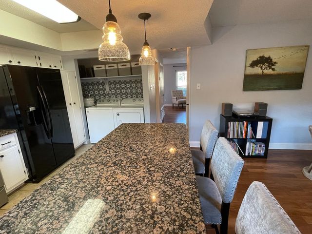 1721 HOBBITS GLEN DR, Germantown, TN 38138