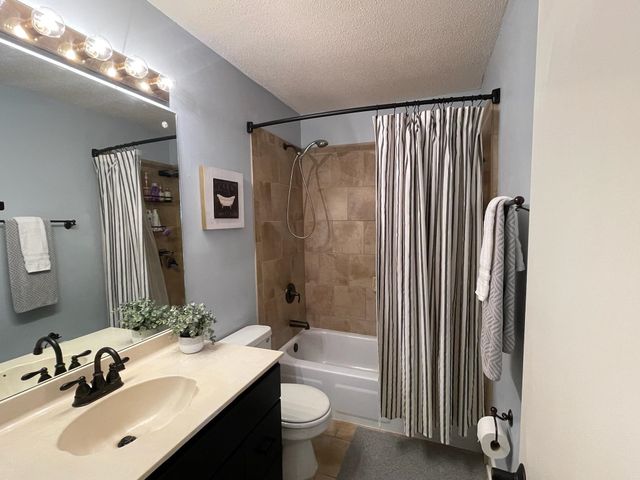 1721 HOBBITS GLEN DR, Germantown, TN 38138