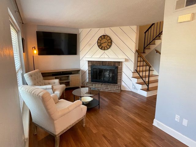 1721 HOBBITS GLEN DR, Germantown, TN 38138