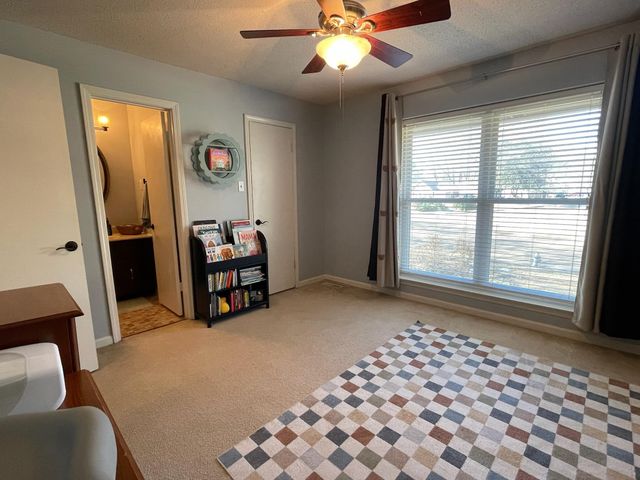 1721 HOBBITS GLEN DR, Germantown, TN 38138