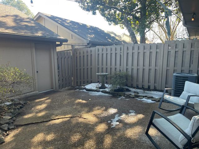 1721 HOBBITS GLEN DR, Germantown, TN 38138