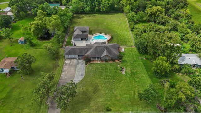 12707 28th Street, Santa Fe, TX 77510