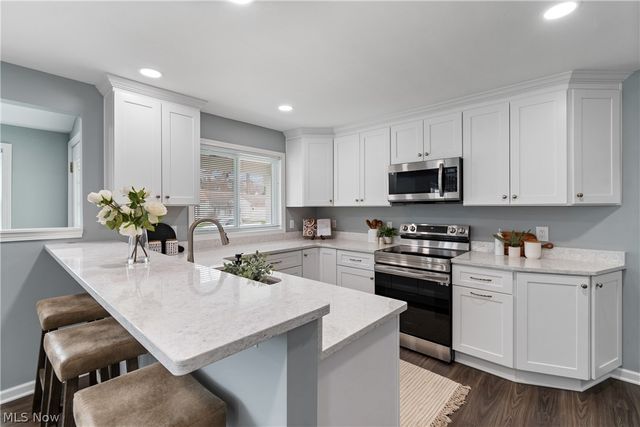 400 Elmwood Road, Bay Village, OH 44140