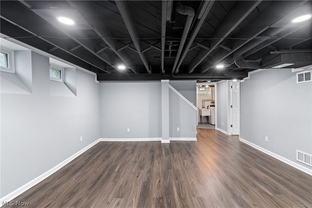 400 Elmwood Road, Bay Village, OH 44140