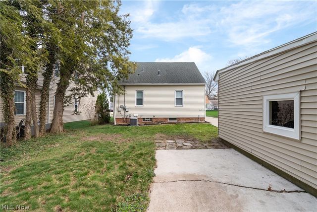 400 Elmwood Road, Bay Village, OH 44140