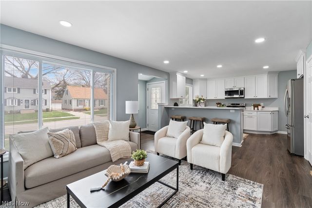 400 Elmwood Road, Bay Village, OH 44140