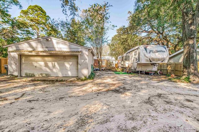 631 W Avery St, Pensacola, FL 32501