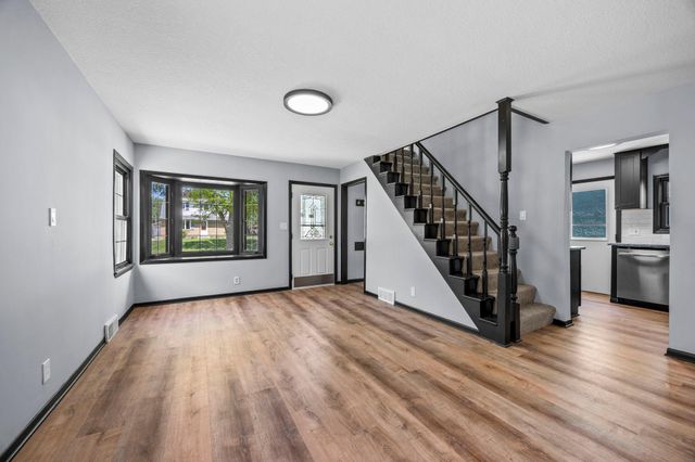 254 Arion Street E, West Saint Paul, MN 55118