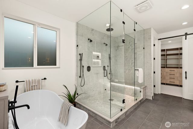 2533 NE 178th Street, Lake Forest Park, WA 98155
