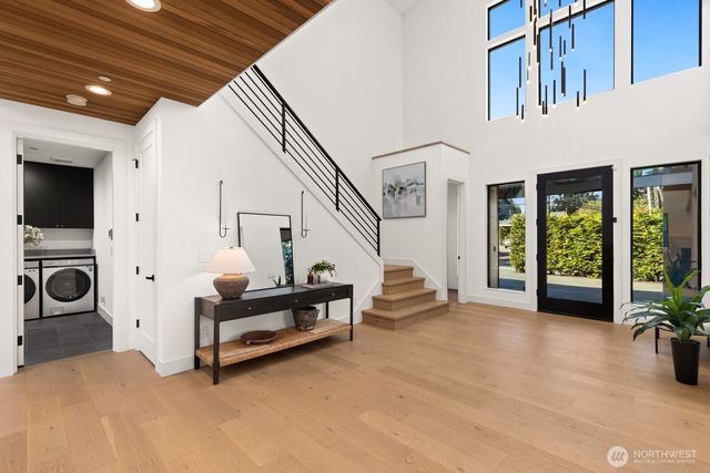 2533 NE 178th Street, Lake Forest Park, WA 98155