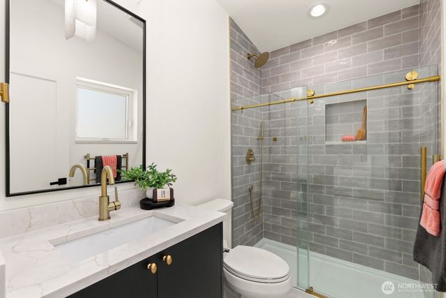 2533 NE 178th Street, Lake Forest Park, WA 98155