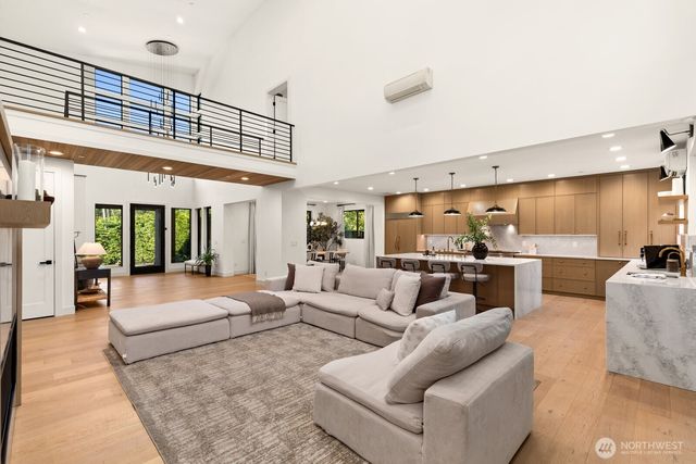 2533 NE 178th Street, Lake Forest Park, WA 98155