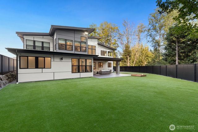 2533 NE 178th Street, Lake Forest Park, WA 98155