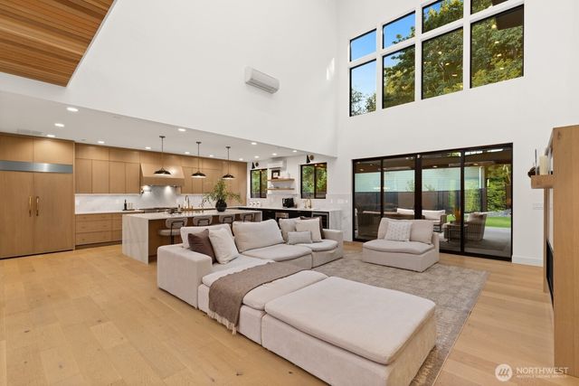 2533 NE 178th Street, Lake Forest Park, WA 98155
