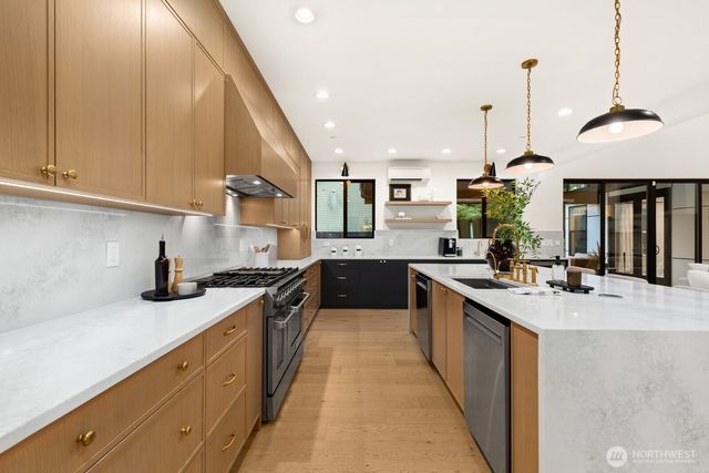 2533 NE 178th Street, Lake Forest Park, WA 98155