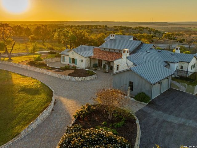 77 Last Trl, Fredericksburg, TX 78624