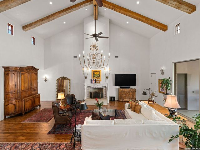 77 Last Trl, Fredericksburg, TX 78624