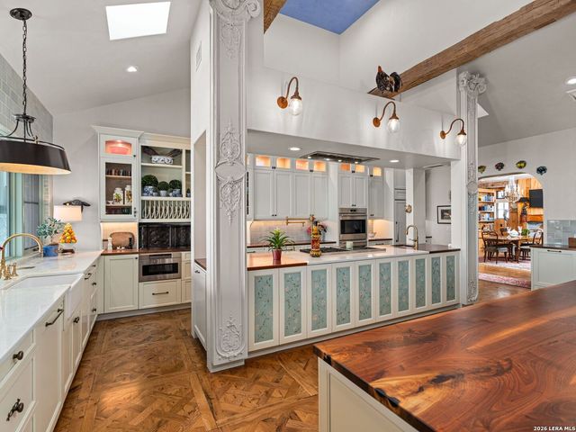 77 Last Trl, Fredericksburg, TX 78624