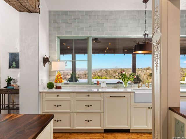 77 Last Trl, Fredericksburg, TX 78624