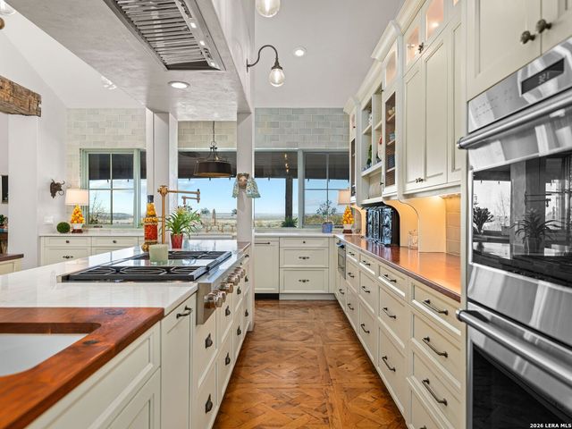 77 Last Trl, Fredericksburg, TX 78624
