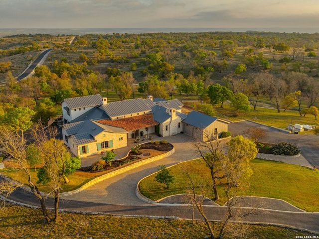 77 Last Trl, Fredericksburg, TX 78624