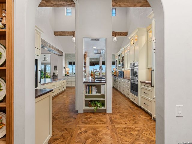77 Last Trl, Fredericksburg, TX 78624