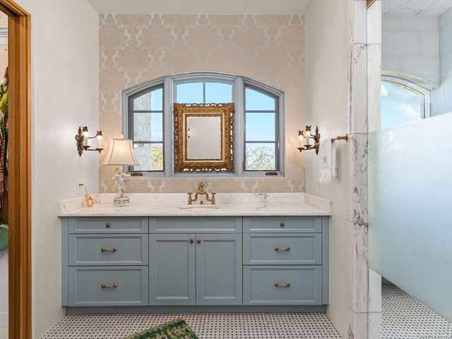 77 Last Trl, Fredericksburg, TX 78624