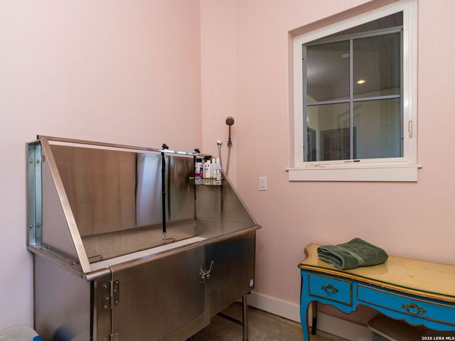 77 Last Trl, Fredericksburg, TX 78624