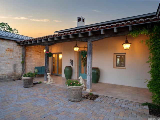 77 Last Trl, Fredericksburg, TX 78624