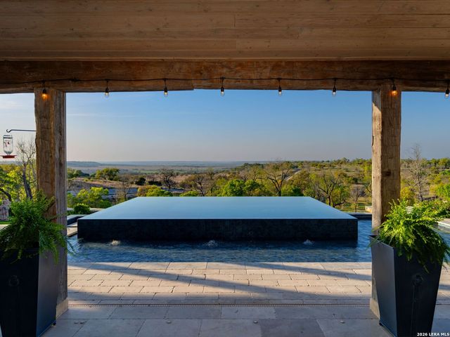 77 Last Trl, Fredericksburg, TX 78624