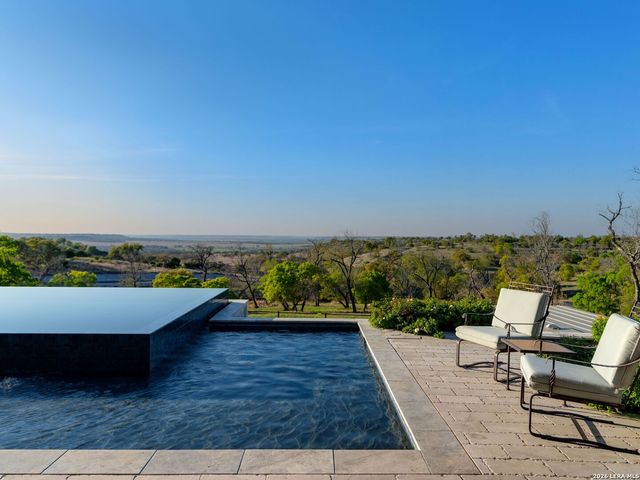 77 Last Trl, Fredericksburg, TX 78624