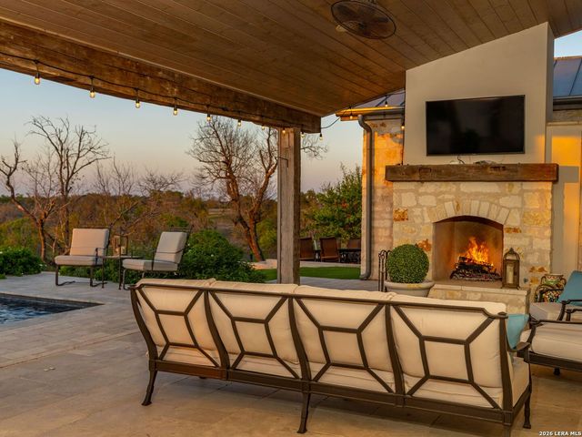 77 Last Trl, Fredericksburg, TX 78624