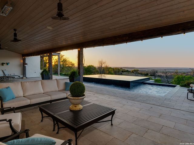 77 Last Trl, Fredericksburg, TX 78624