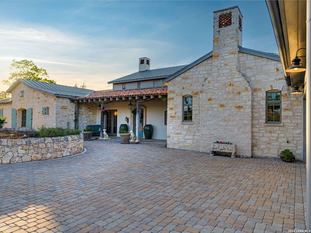 77 Last Trl, Fredericksburg, TX 78624