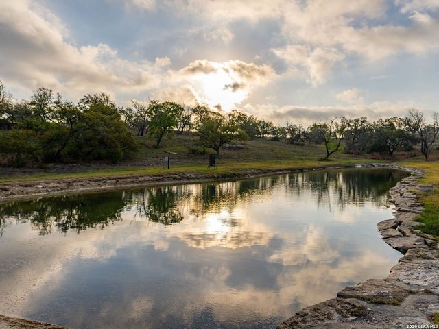 77 Last Trl, Fredericksburg, TX 78624