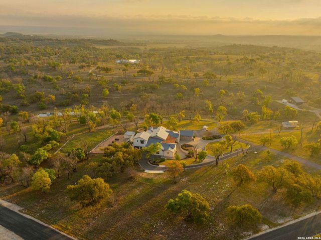 77 Last Trl, Fredericksburg, TX 78624