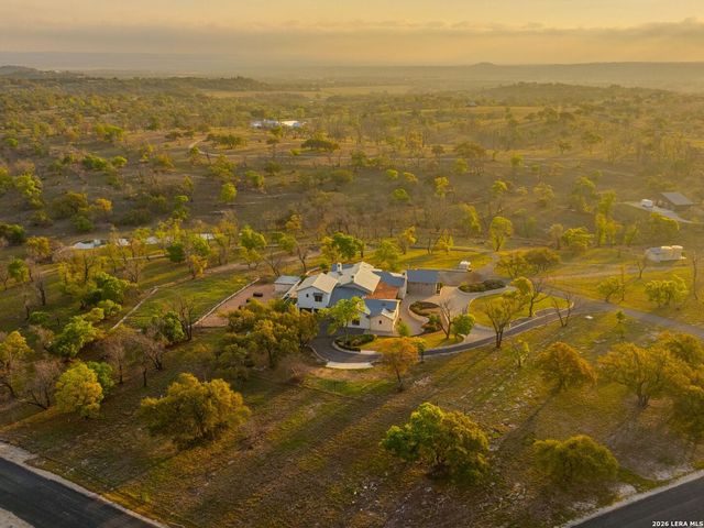77 Last Trl, Fredericksburg, TX 78624