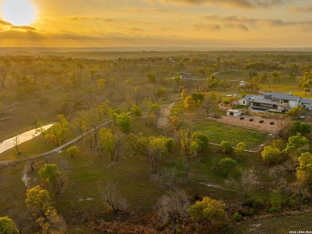 77 Last Trl, Fredericksburg, TX 78624