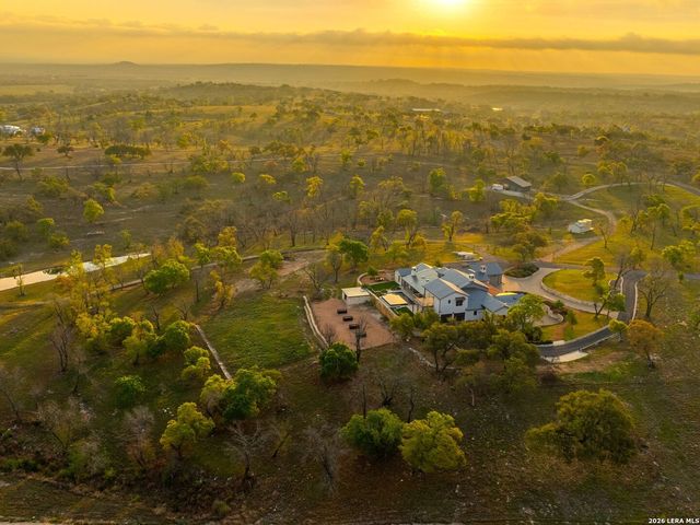 77 Last Trl, Fredericksburg, TX 78624