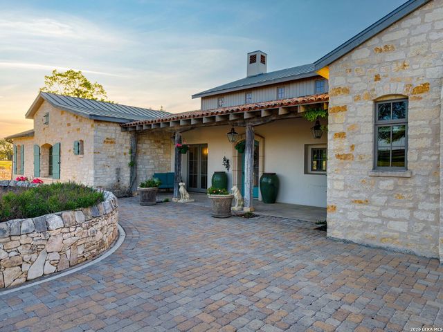 77 Last Trl, Fredericksburg, TX 78624