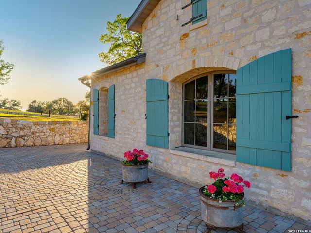 77 Last Trl, Fredericksburg, TX 78624
