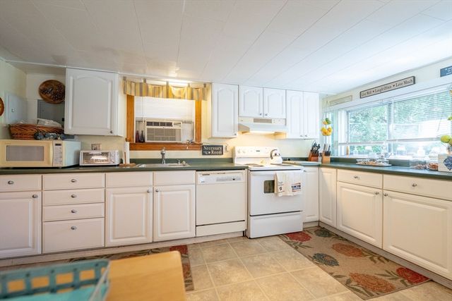 1519 Morton Ave, New Bedford, MA 02745