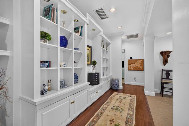 602 S RIVERHILLS DRIVE, Temple Terrace, FL 33617