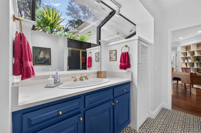 602 S RIVERHILLS DRIVE, Temple Terrace, FL 33617