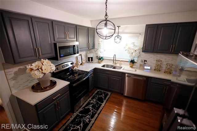 19595 Mahon Street, Southfield, MI 48075