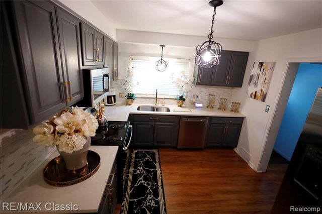 19595 Mahon Street, Southfield, MI 48075