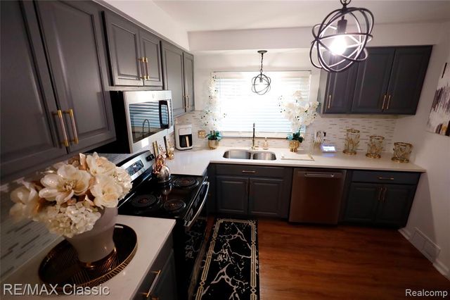 19595 Mahon Street, Southfield, MI 48075