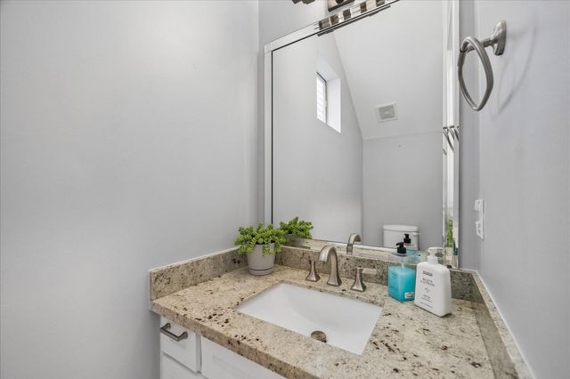 240 W 27th Street, Houston, TX 77008