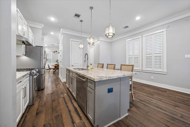 240 W 27th Street, Houston, TX 77008